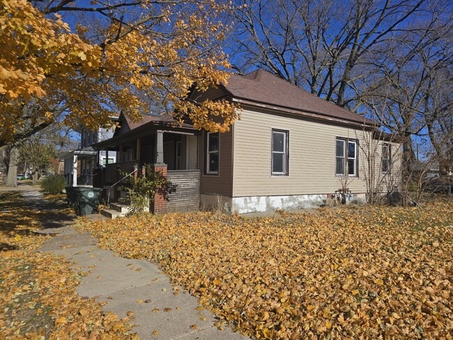 property at 206 Clay St