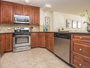 400 Carney St in Glen Cove, NY - Building Photo - Building Photo