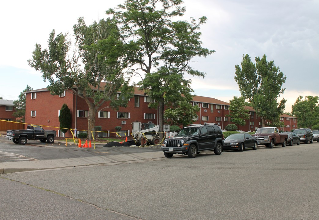 Sloans Lake West in Edgewater, CO - Building Photo