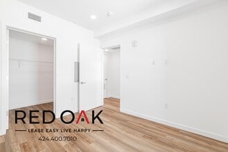 1860 N Western Ave in Los Angeles, CA - Building Photo - Building Photo