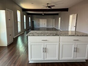 398 Graham Ave in Dallas, TX - Building Photo - Building Photo
