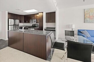 1405 S Fern St in Arlington, VA - Foto de edificio - Building Photo