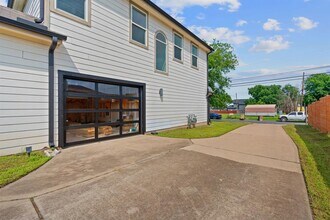 7204 Carver Ave in Austin, TX - Building Photo - Building Photo