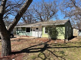 4313 Kings Oaks Ln in Fort Worth, TX - Building Photo