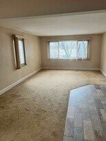 19290 Lorain Rd in Fairview Park, OH - Building Photo