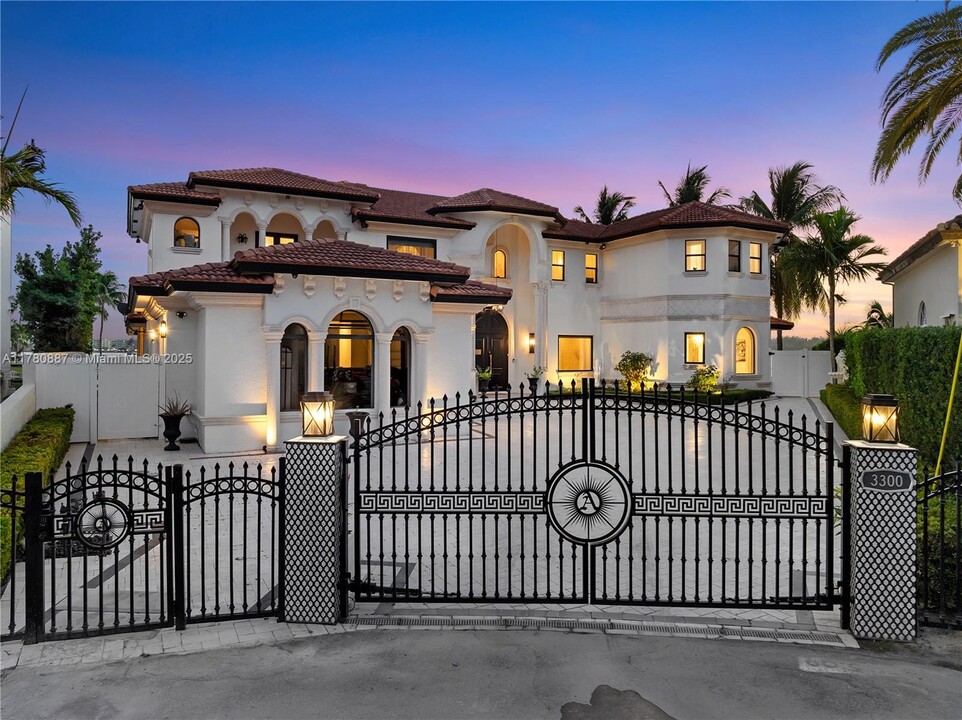 3300 NE 171st St in North Miami Beach, FL - Building Photo