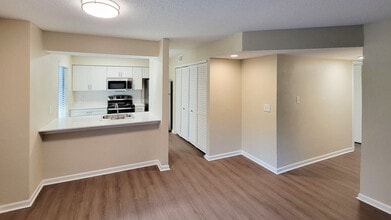 Aspen Lodge in Overland Park, KS - Building Photo - Building Photo