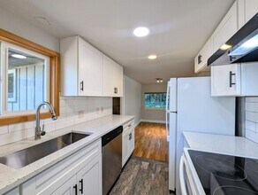 5715 186th Pl SW in Lynnwood, WA - Building Photo - Building Photo