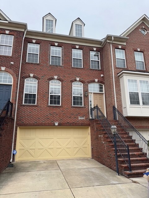 13205 Windy Oak Way in Herndon, VA - Foto de edificio - Building Photo