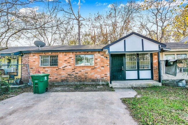 7858 Locksley Rd in Houston, TX - Building Photo - Building Photo