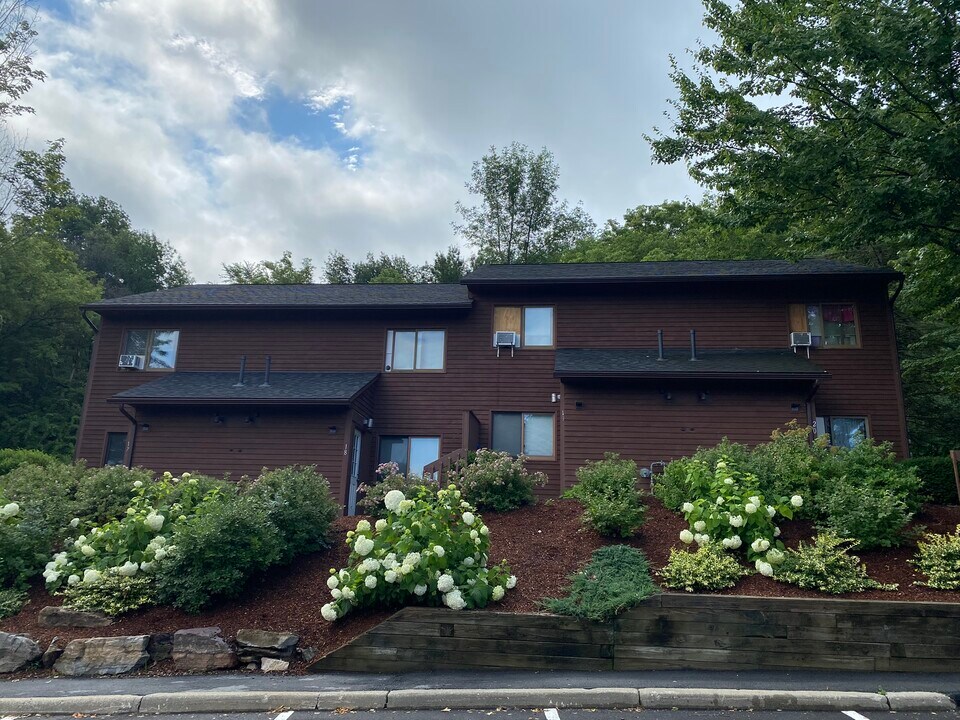 121 Village Heights Rd in Hinesburg, VT - Building Photo