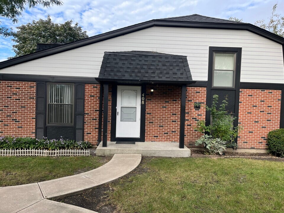 408 W Inverrary Ln in Deerfield, IL - Foto de edificio