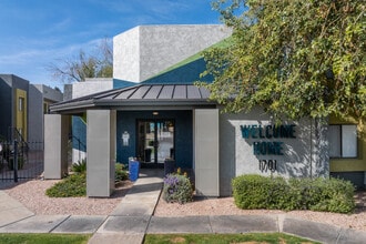 Emerson Square in Tempe, AZ - Foto de edificio - Building Photo