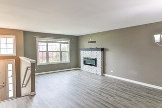 1125 Alta Vista Dr in Pingree Grove, IL - Building Photo - Building Photo