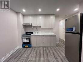 1324 B Gerrard St E in Toronto, ON - Building Photo