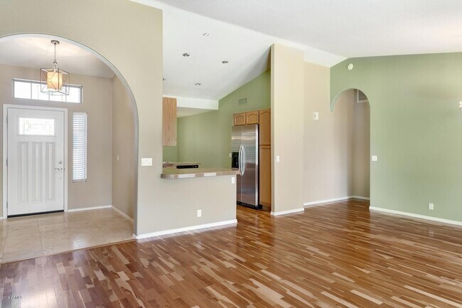 710 W Saragosa St, Unit Apt 202 in Chandler, AZ - Building Photo - Building Photo