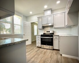 1212 N Irwin St in Hanford, CA - Building Photo - Building Photo