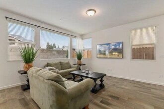 736 N Bliss Ln in Clovis, CA - Building Photo - Building Photo