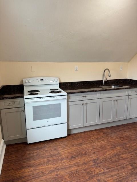 341-341 Pawtuxet Ave in Warwick, RI - Building Photo
