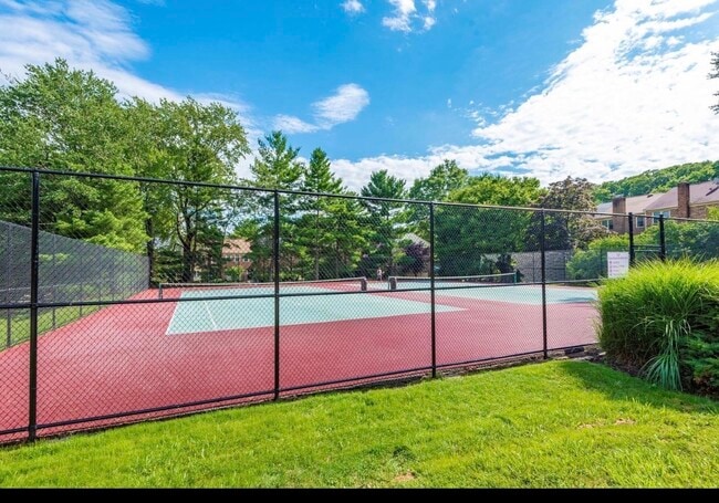 11423 Commonwealth Dr, Unit 11423 Commonwealth Drive in North Bethesda, MD - Building Photo - Building Photo