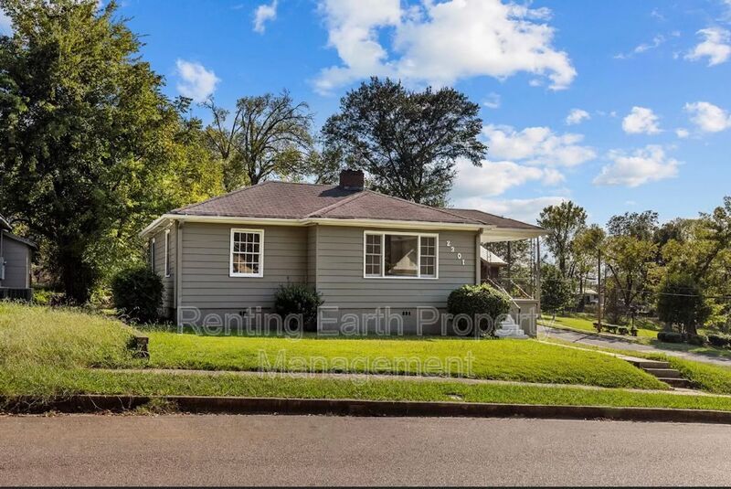 2301 27th St W in Birmingham, AL - Building Photo