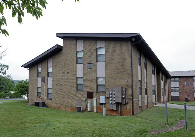 Pine Ridge Apartments in Knoxville, TN - Building Photo - Building Photo