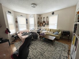 6 Bickford Ave, Unit 1 Apartamentos