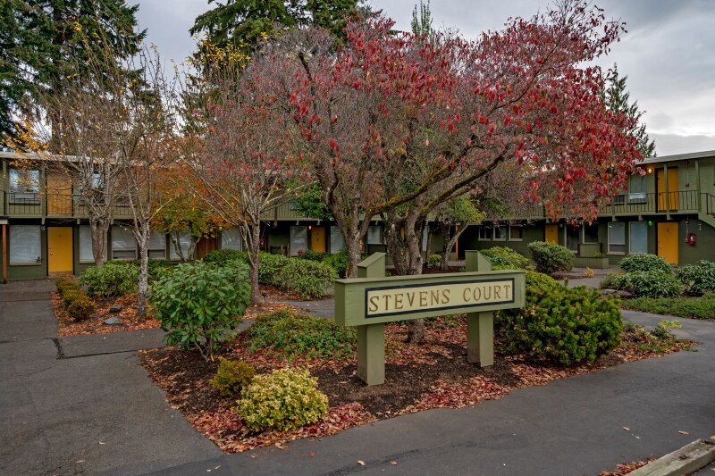21521 73rd Pl W in Edmonds, WA - Foto de edificio