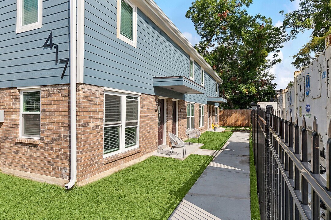 404 Sugar Pine St in La Place, LA - Building Photo