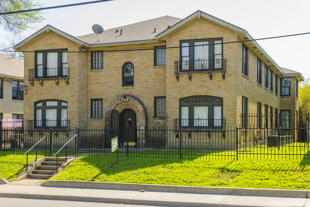 2309 N Fitzhugh Ave in Dallas, TX - Building Photo