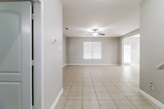 4268 Tower Ln in Crowley, TX - Foto de edificio - Building Photo