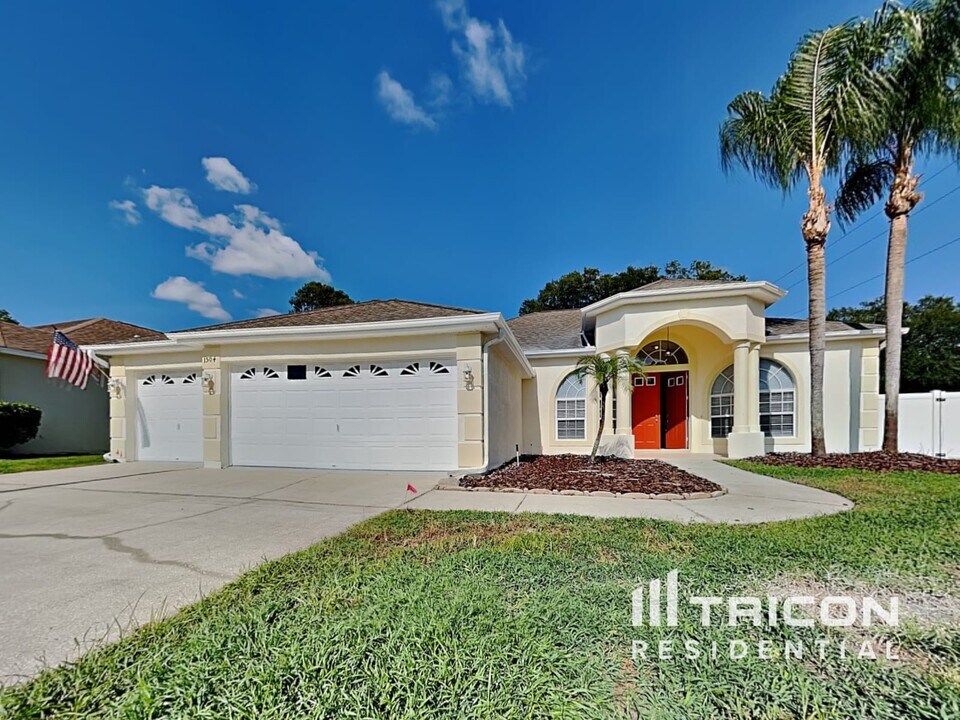 1504 Canoe Dr in Lutz, FL - Building Photo