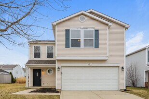 35 Frostwood Ln in Greenwood, IN - Building Photo