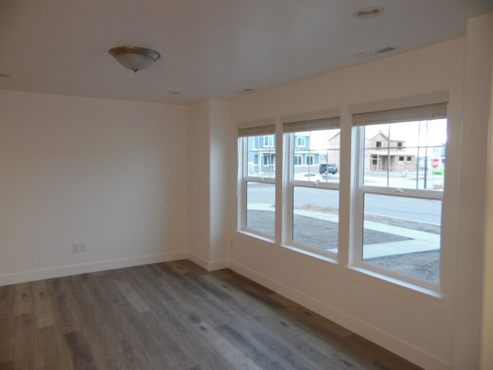 1139 S 1300 W in Springville, UT - Building Photo