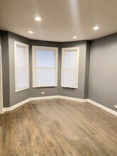 8320 S Kingston Ave in Chicago, IL - Building Photo - Building Photo