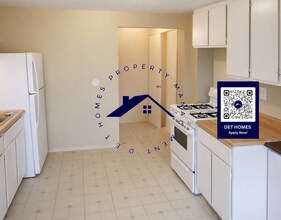 24953 Mayfair St in Flat Rock, MI - Building Photo - Building Photo