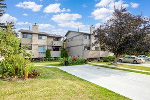5803 Bow Cres NW in Calgary, AB - Building Photo