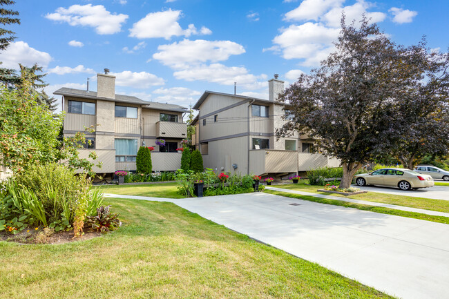 5803 Bow Cres NW in Calgary, AB - Building Photo - Primary Photo