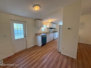 101 Nancy Dr in Interlachen, FL - Building Photo - Building Photo
