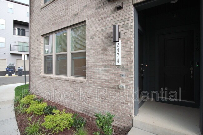 2474 Connector Aly in Herndon, VA - Foto de edificio - Building Photo
