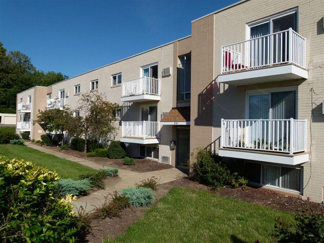 Glen Valley Apartments in Bedford, OH - Foto de edificio