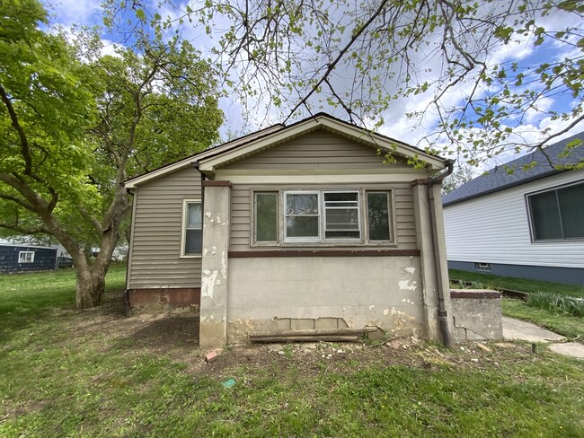 property at 305 N Bowman Ave