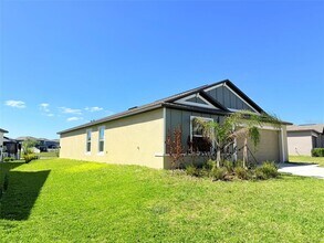 11244 Linden Depot Rd in San Antonio, FL - Foto de edificio - Building Photo