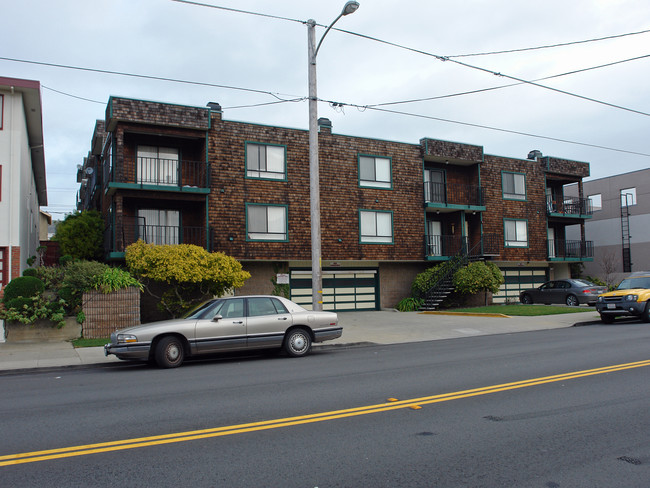 Grant Manor in South San Francisco, CA - Foto de edificio - Building Photo