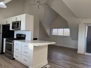 81 Montoya Dr in Branford, CT - Foto de edificio - Building Photo