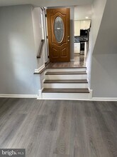 7810 Newington Woods Dr in Springfield, VA - Building Photo - Building Photo