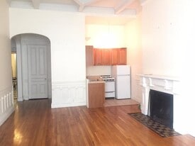 323 Commonwealth Ave