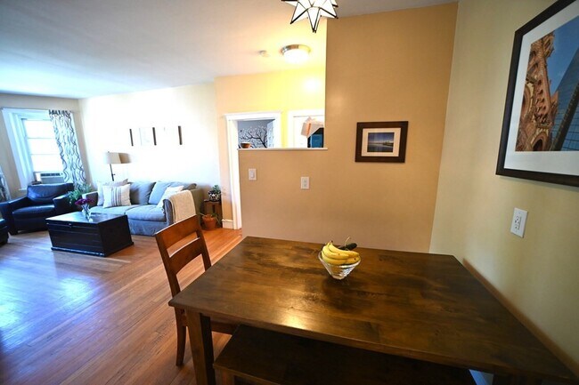 98 Saint Paul St, Unit 5 in Brookline, MA - Building Photo - Building Photo