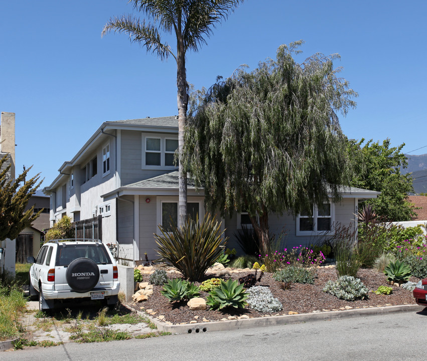 565 Walnut Ave in Carpinteria, CA - Building Photo