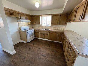 880 Charles Ln-Unit -3 in Porterville, CA - Building Photo - Building Photo